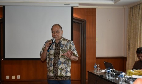  Presiden Direktur PT PAM Lyonnaise Jaya (Palyja),  Robert Rerimassie saat memberikan materi di acara Journalist Workshop  