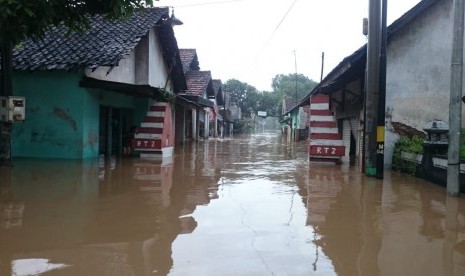 Sekitar 15 ribu KK terdampak banjir yang menimpa Pasuruan sejak Ahad malam (28/4) hingga Senin (29/4).