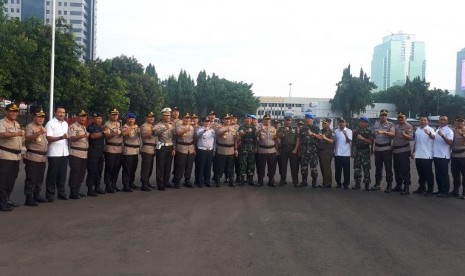 Suasana Apel Gelar Pasukan Operasi Keselamatan Jaya 2019 di lapangan Ditlantas Polda Metro Jaya, Jakarta, Senin (29/4).