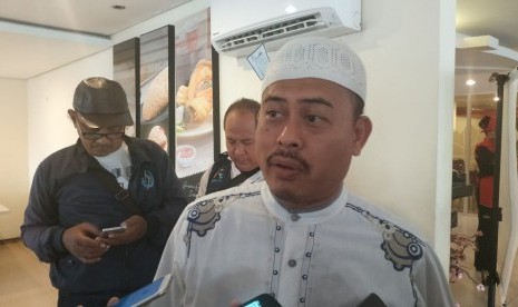 Ketua Umum Persaudaraan Alumni (PA) 212 Slamet Maarif dalam Konfrensi pers 'Persiapan Ijtima Ulama 3', di Tebet, Jakarta Selatan, Senin (29/4). 