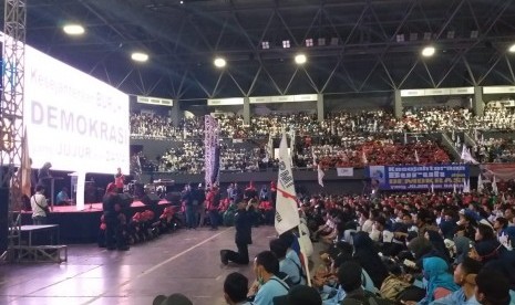 Para buruh atau pekerja di Indonesia memperingati Hari Buruh Internasional (May Day) di Tennis Indoor Senayan, Rabu (1/5)