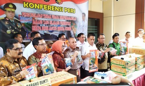 Subdit I Indagsi Ditreskrimsus Polda Jawa Timur membongkar kasus perdagangan benih jagung bantuan dari pemerintah (subsidi).