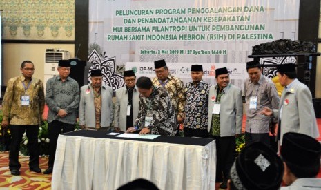 Desain RS Indonesia-Hebron di Palestina Bernuansa Indonesia. DF MUI, Baznas, Lzismu, Dompet Dhuafa, NU Care-Lazisnu, dan Lazis Al-Azhar Peduli Umat menandatangani nota kesepakatan pembangunan RS Indonesia-Hebron di Hotel Grand Cempaka.  