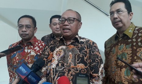 Direktur Utama Badan Penyelenggara Jaminan Sosial (BPJS) Ketenagakerjaan Agus Susanto melakukan audiensi dengan Wakil Presiden Jusuf Kalla di Kantor Wakil Presiden, Jakarta, Jakarta, Senin (6/5).