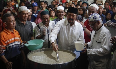 Wakil Wali Kota Solo Achmad Purnomo (ketiga kanan)