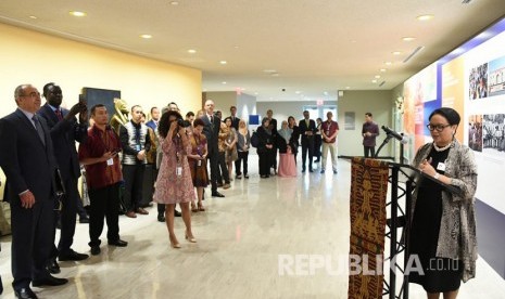  Pameran foto bertema Menabur Benih Perdamaian (Investing in Peace) di markas Perserikatan Bangsa-Bangsa (PBB), New York, Amerika Serikat.