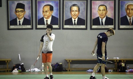 Atlet bulutangkis ganda putra Marcus Fernaldi Gideon (kanan) dan Kevin Sanjaya Sukamuljo (kiri) di Pelatnas PBSI, Cipayung, Jakarta Timur, beberapa waktu lalu.