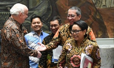 Sidang Dewan Keamanan PBB dengan Indonesia sebagai Presiden dimeriahkan para diplomat yang memakai pakaian motif batik termasuk Sekjen PBB Antonio Guterres, Selasa (7/5) waktu New York.