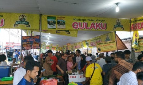 Bazar pasar Bendugan Hilir (Benhil) di Tanah Abang, Jakarta Pusat, Selasa, (7/5). 