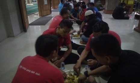 Iftar Nasi Nampan Ala Masjid Nurul Badar