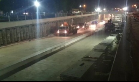 Mobil melitasi underpass (ilsutrasi).