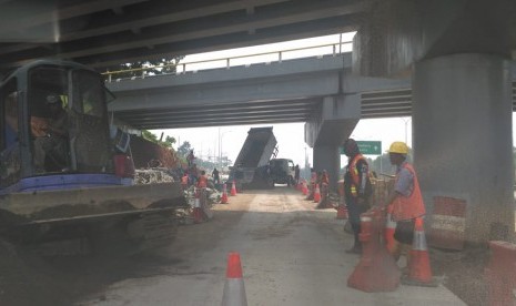 Pembangunan GT Utama di Tol Cipularang KM 67, terus dikebut, Jumat (10/5).