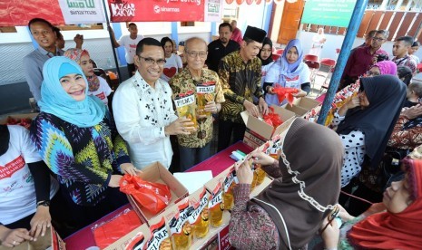 Bazar Rakyat yang digelar Yayasan Muslim Sinar Mas di Madrasah  Muallimin Yogyakarta, Senin (13/5).