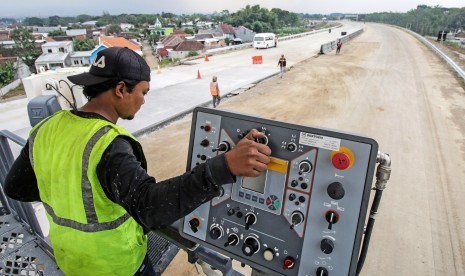 Proyek pembangunan tol Pandaan-Malang seksi IV di Pakis, Malang, Jawa Timur (ilustrasi)