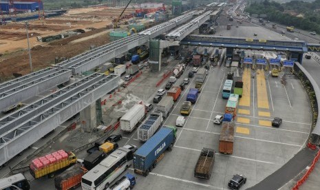 Foto udara Gerbang Tol Cikarang Utama di Bekasi, Jawa Barat, Kamis (16/5/2019).