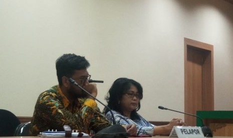 Salah satu pelapor dalam kasus dugaan kecurangan terstruktur, sistematis dan masif dalam pemilu, Poltikus PAN Dian Fatwa di sidang Bawaslu, Jakarta, Senin (20/5). 