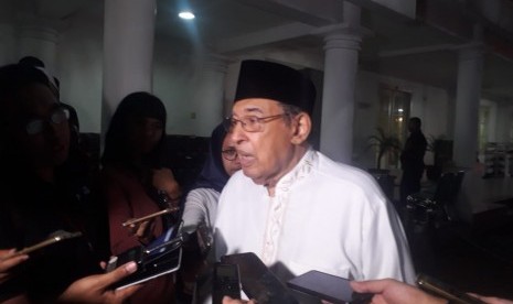 Quraish Shihab Jabarkan Dzikir dalam Arti Sempit dan Luas. Foto: Cendekiawan Muslim M Quraish shihab saat ditemui wartawan di di Istana Wakil Presiden, Jakarta, Senin (20/5).