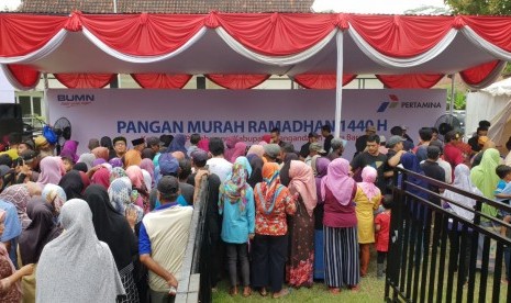 Pertamina menggelar operasi Pangan Murah Ramadhan 1440 H di Kabupaten Pangandaran, Selasa (21/5).