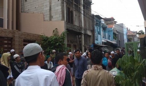 Massa Bersiap Siaga di Jalan Petamburan III Jakarta Pusat.