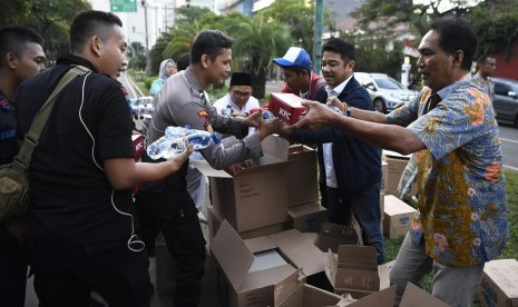 Koordinator Nasional Relawan Golkar Jokowi (Gojo) Rizal Mallarangeng (kanan) 