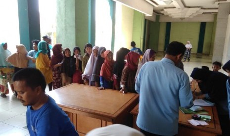 BNI menebar 1.000 bingkisan Ramadhan ke kaum dhuafa di  kawasan sekitar Jakarta Islamic Center (JIC).