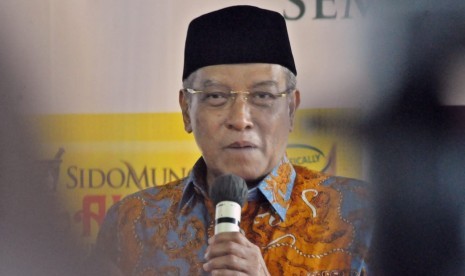 Ketua Umum (Ketum) Pengurus Besar Nahdlatul Ulama (PBNU), Prof Dr KH Said Aqil Siroj MA saat memberikan tausiah pada peresmian masjid dan penyerahan santunan bagi 1.200 dhuafa serta anak yatim, di pabrik PT industri Jamu dan Farmasi PT Sido Muncul, Jumat (24/5). 