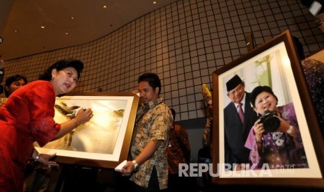  (File foto) Ani Yudhoyono dikenal memiliki hobi fotografi.