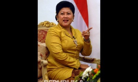 (file foto) Ibu Negara Ani Yudhoyono saat jeda pengambilan gambar wawancara di Istana Negara, Jakarta, Kamis (15/4/2010).