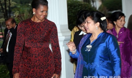   (file foto) Ani Yudhoyono saat menerima kunjungan Michelle Obama ke Jakarta pada 9 November 2010.