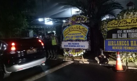 Suasana di kediaman Presiden RI ke-6, Susilo Bambang Yudhoyono (SBY) di Puri Cikeas, Kabupaten Bogor, Jawa Barat, Sabtu (1/6)