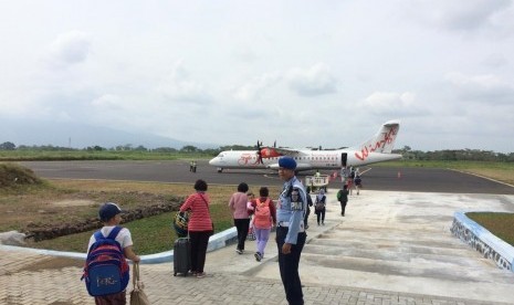 Aktivitas penumpang di Bandara Wiriadinata Tasikmalaya, Senin (3/6).