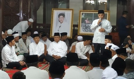 Suasana doa bersama di kediaman Presiden RI ke-6 Susilo Bambang Yudhoyono (SBY), Cikeas, Bogor, Jawa Barat, Senin (3/6).