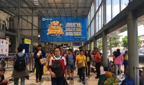 Suasana di stasiun Pasar Senen, Senen, Jakarta Pusat, Senin (10/6) siang.