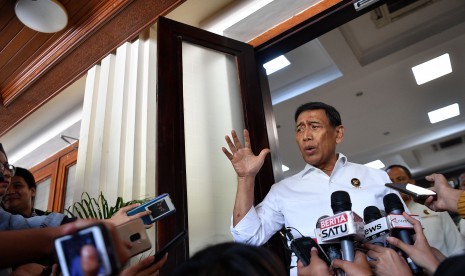 Menteri Koordinator Politik, Hukum, dan Keamanan Wiranto.