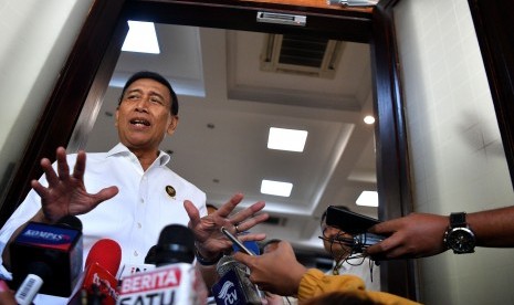 Menteri Koordinator Politik, Hukum, dan Keamanan Wiranto.