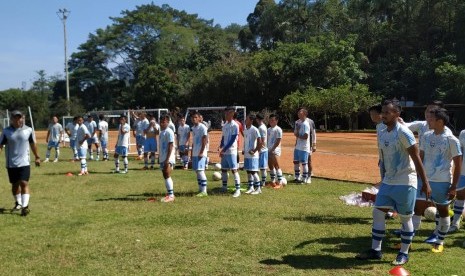 Tim Persib B latihan di Lapangan Saraga, Kota Bandung, Selasa (11/6).