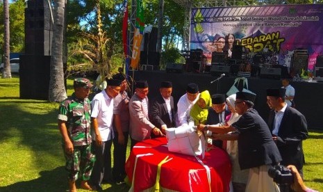 Pemerintah Kabupaten (Pemkab) Lombok Utara menggelar perayaan Lebaran Topat di Pantai Sira Indah, Rabu (12/6).