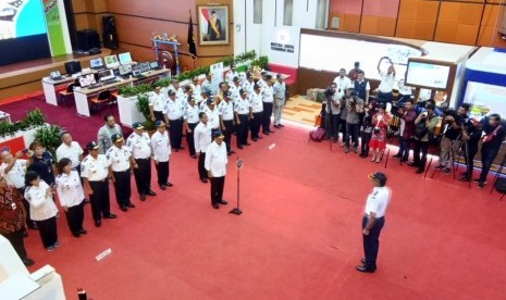 Menteri Perhubungan Budi Karya Sumadi menutup secara resmi Posko Tingkat Nasional Angkutan Lebaran Terpadu 1440 Hijriah di Kementerian Perhubungan, Jakarta Pusat, Jumat (14/6). 