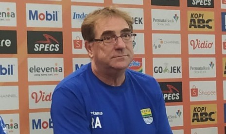 Pelatih Persib, Robert Rene Alberts di Graha Persib, Jalan Sulanjana, Kota Bandung, Senin (17/6). 