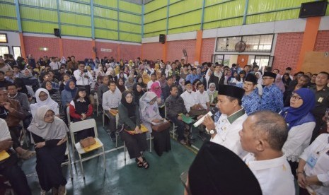 Wakil Gubernur Jabar, Uu Ruzhanul Ulum memantau Pelakasanaan PPDB di SMAN 8 Kota Bandung Jalan Slontongan.