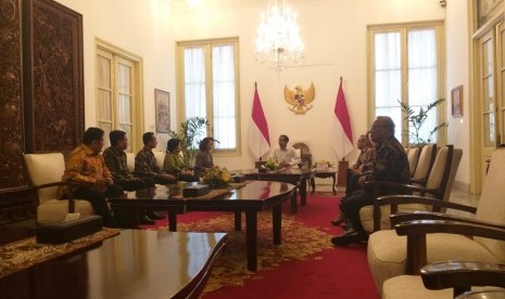 Presiden Jokowi menerima Panitia Seleksi (Pansel) Calon Pimpinan KPK 2019 - 2023 di Istana Merdeka, Senin (17/6).