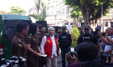 Terdakwa kasus berita bohong, Ratna Sarumpaet tiba di Pengadilan Negeri Jakarta Selatan, Selasa (18/6). Ratna siap menjalani sidang pembacaan pledoi.