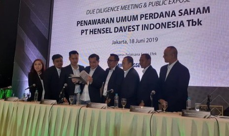 PT Hensel Davest Indonesia Tbk akan menjadi perusahaan Tecnology Finansial (Tekfin) pertama yang akan mencatakan sahamnya di Bursa Efek Indonesia, lewat penawaran umum perdana saham atau initial public offering (IPO), Jakarta, Selasa (18/6). 