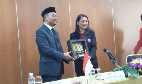 Menteri Pendidikan dan Kebudayaan, Muhadjir Effendy saat mengunjungi SEAMEO Regional Language Centre, Singapura, Kamis (20/6).