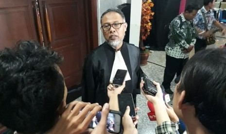 Ketua Tim Hukum Prabowo-Sandi, Bambang Widjojanto (BW) di Gedung Mahkamah Konstitusi (MK), Kamis (20/6) pagi. 