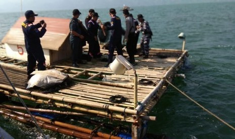 Kementerian Kelautan dan Perikanan melalui Pengawas Perikanan Satuan Pengawasan (Satwas) Sukabumi, Jawa Barat, menertibkan 120 alat tangkap benih lobster di perairan Teluk Palabuhanratu, Sukabumi, Jawa Barat pada Selasa (18/6) hingga Rabu (19/6).