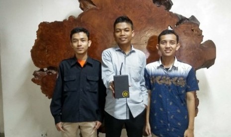 Illegal Logging Detector atau Ilutor, alat deteksi cegah  pembalakan liar yang dikembangkan mahasiswa-mahasiswa Universitas Gadjah  Mada (UGM)