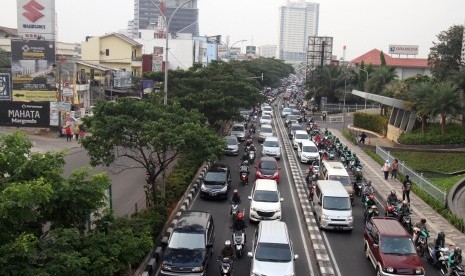 Kemacetan di ruas jalan Margonda Raya, Kota Depok, Jawa Barat, Jumat (21/6/2019). 