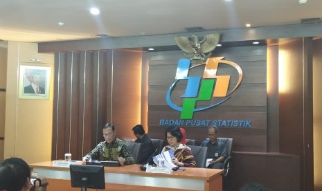 Kepala BPS Suhariyanto dalam konferensi pers mengenai kinerja neraca dagang Mei 2019 di kantornya, Jakarta, Senin (24/6). 