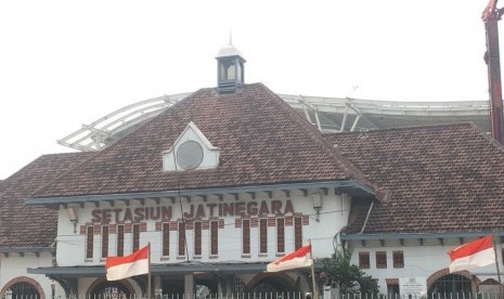 Stasiun Jatinegara, Jakarta Timur akan diperbaharui dengan pembangunan yang modern tanpa menghilangkan Bangunan Cagar Budaya, Senin (24/6).